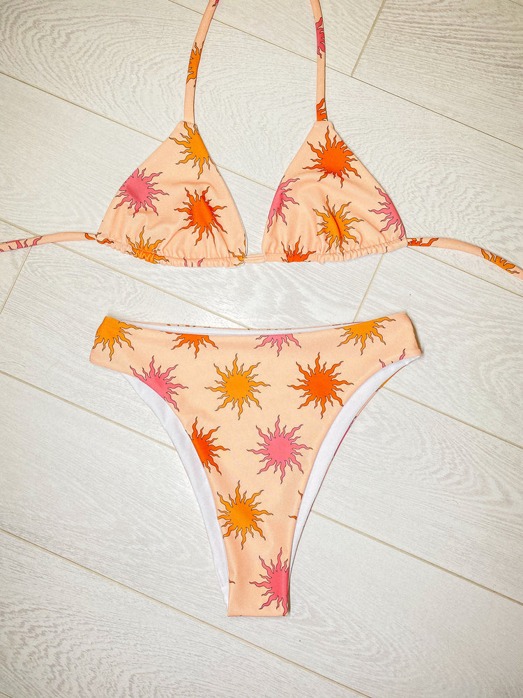 
            
                Load image into Gallery viewer, Sunbeam Triangle Bikini Set
            
        